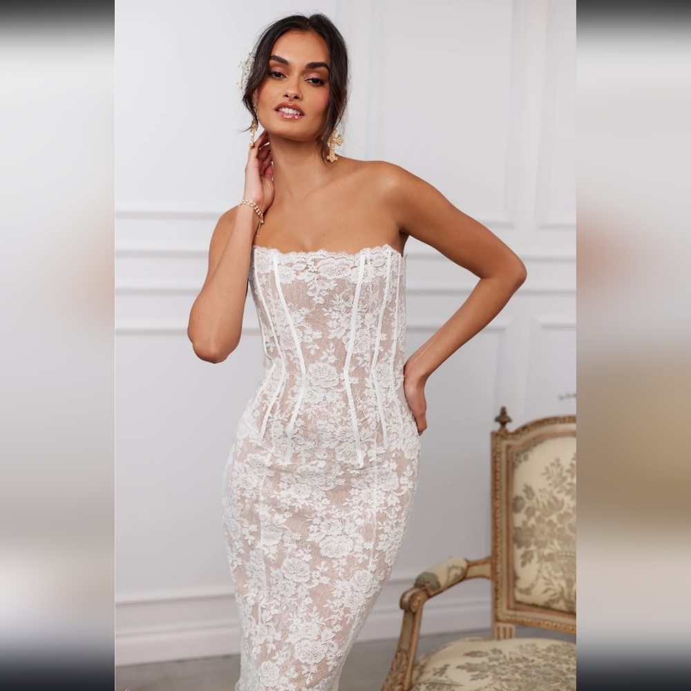 V. Chapman Capulet Dress in White Chantilly Lace - Picture 5 of 11